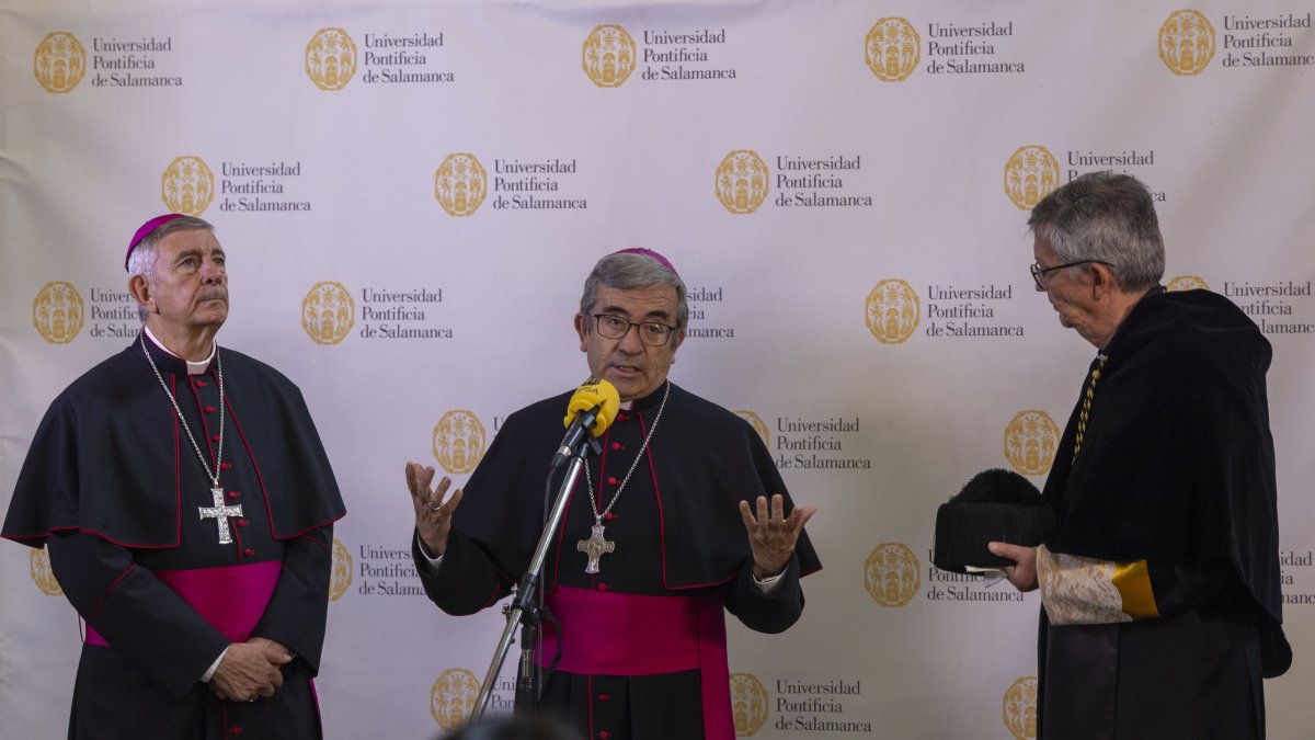Luis Argüello, el gran canciller de la Upsa, José Luis Retana, y el rector, Santiago García-Jalón de la Lama