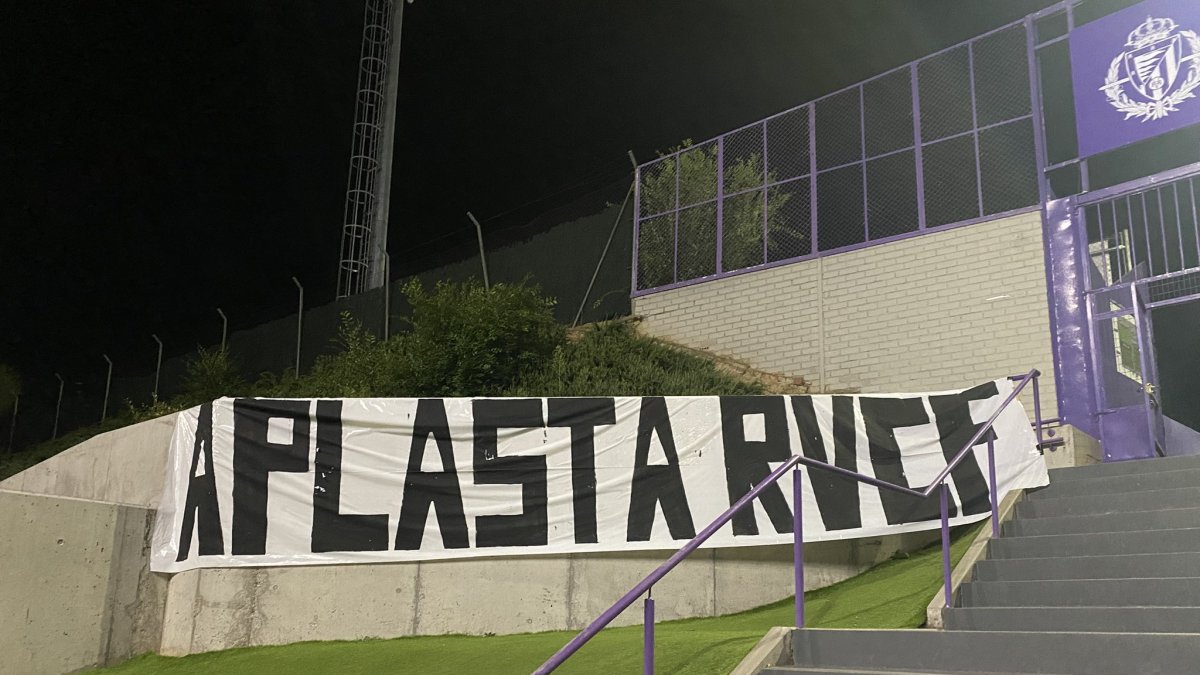 Pancarta del Fondo Norte en los aledaños del José Zorrilla.