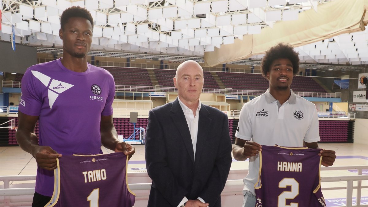 Presentación de los jugadores Jacob Hanna y Samuel Taiwo.