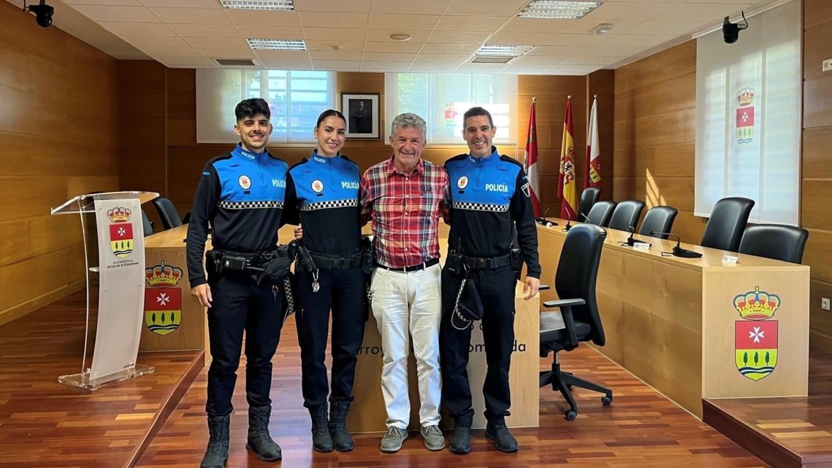 Toma de posesión de tres nuevos agentes de la Policía Local de Arroyo de la Encomienda.