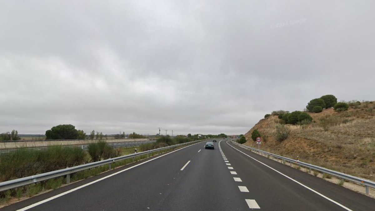 La autovía A-62 a la altura del kilómetro 165, cerca del municipio de Pollos