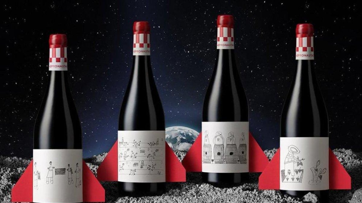 Botellas de Aspronautas diseñadas por el estudio Pablo Guerrero.