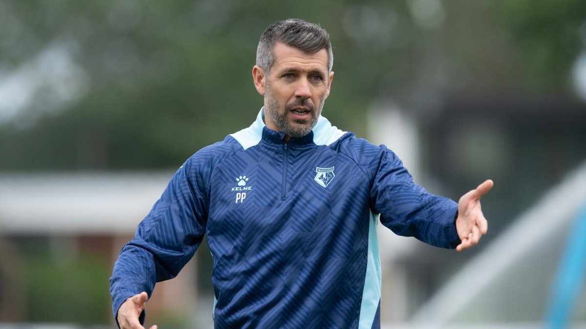 Pezzolano, durante un entrenamiento con el Watford.