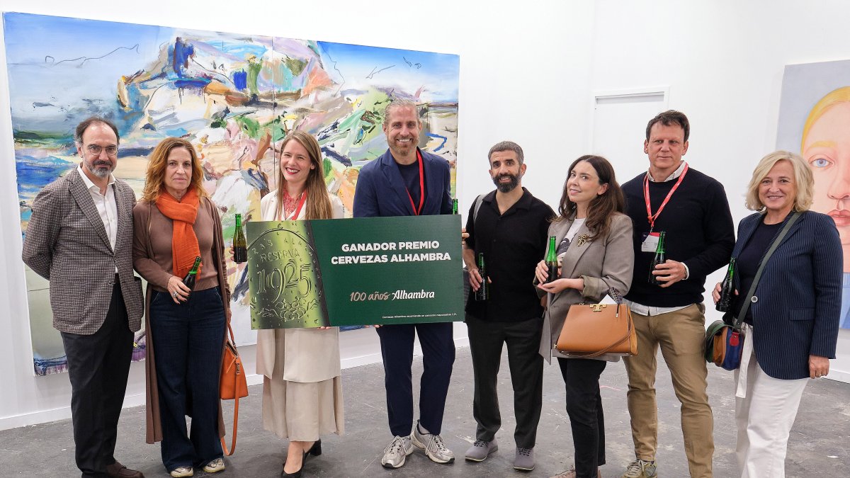 En primer plano, imagen de la obra de Saelia Aparicio.