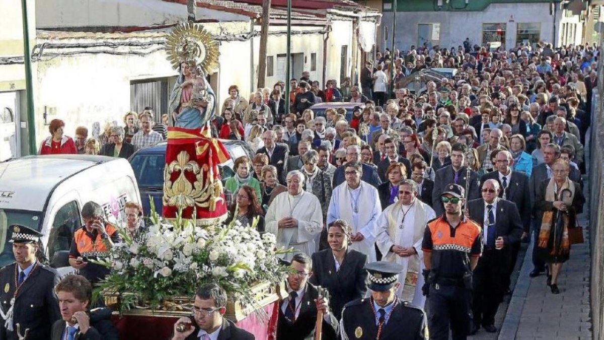 La procesión por las calles de la Pilarica en la pasada edición.