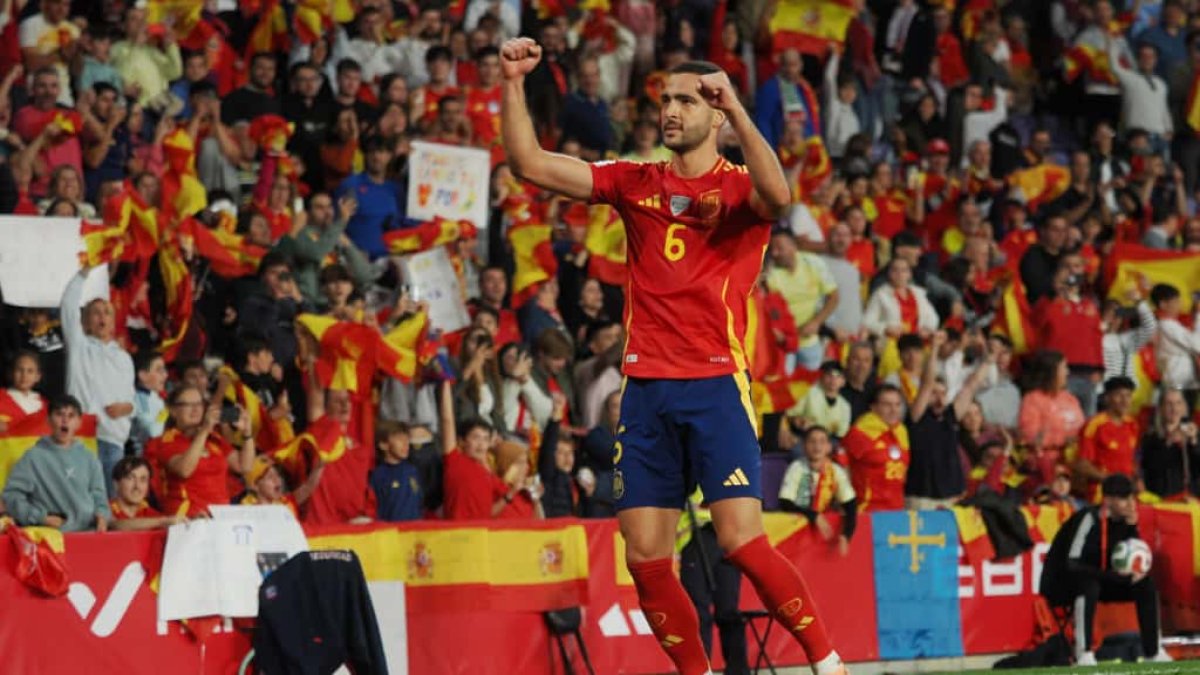Merino celebra el 1-0 ante Bulgaria en Zorrilla.