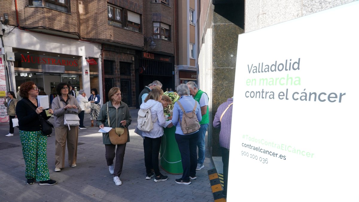 Cola para realizar la inscripción en la Marcha del Cáncer 2025