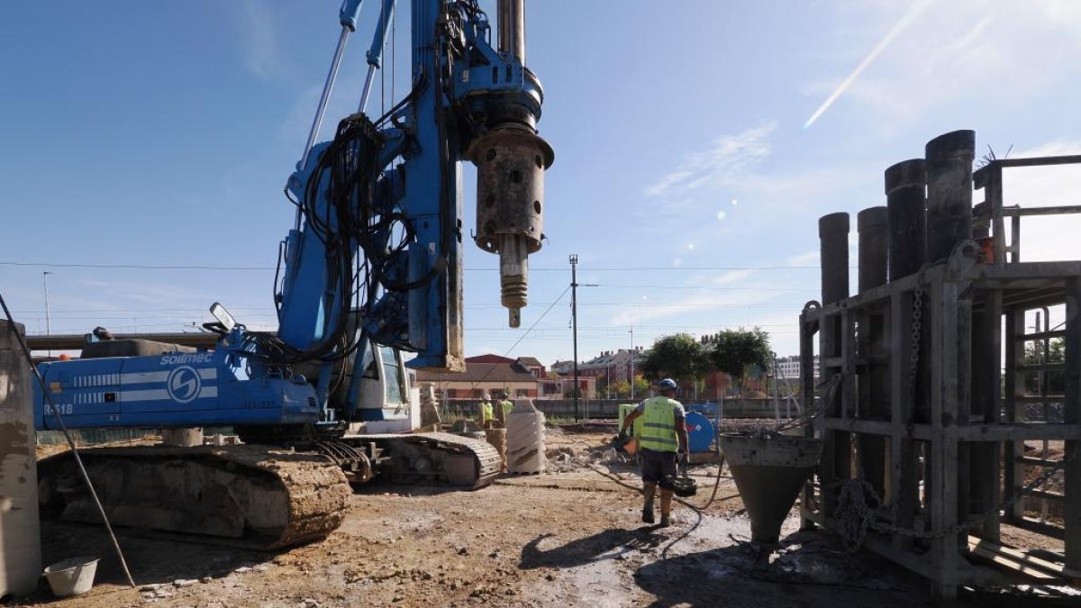 Obras del apeadero de la universidad