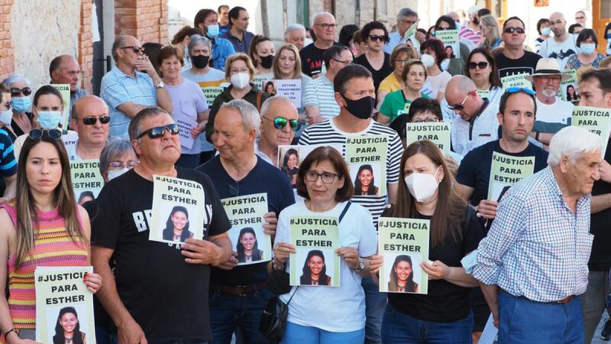 Concentración de recuerdo a Esther López.