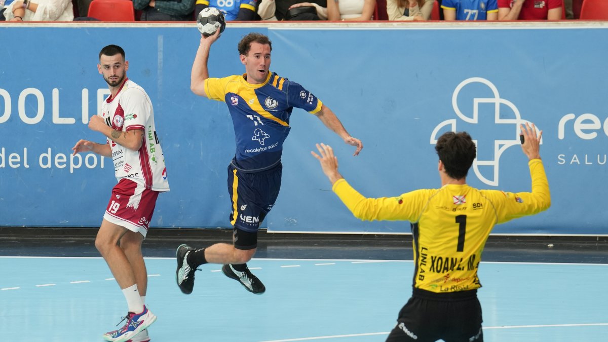 Alejandro Pisonero, en un contrataque durante el partido ante Logroño.