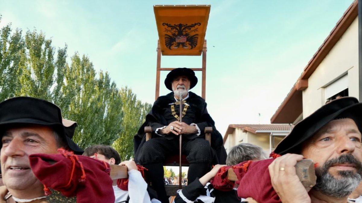 Recreación histórica del regreso del emperador Carlos V a Valdestillas en Valladolid.