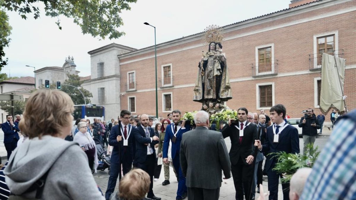 Traslado procesional de Nuestra Señora del Carmen de Extramuros.