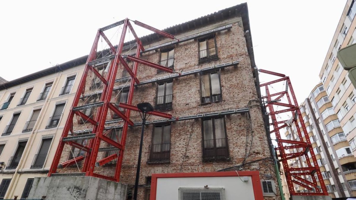 Estado actual del histórico edificio de la plaza del Caño Argales de Valladolid.