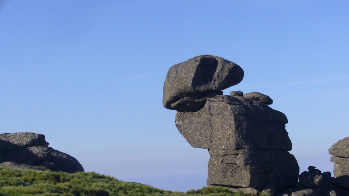 Característica formación granítica en el Puerto del Peón’.