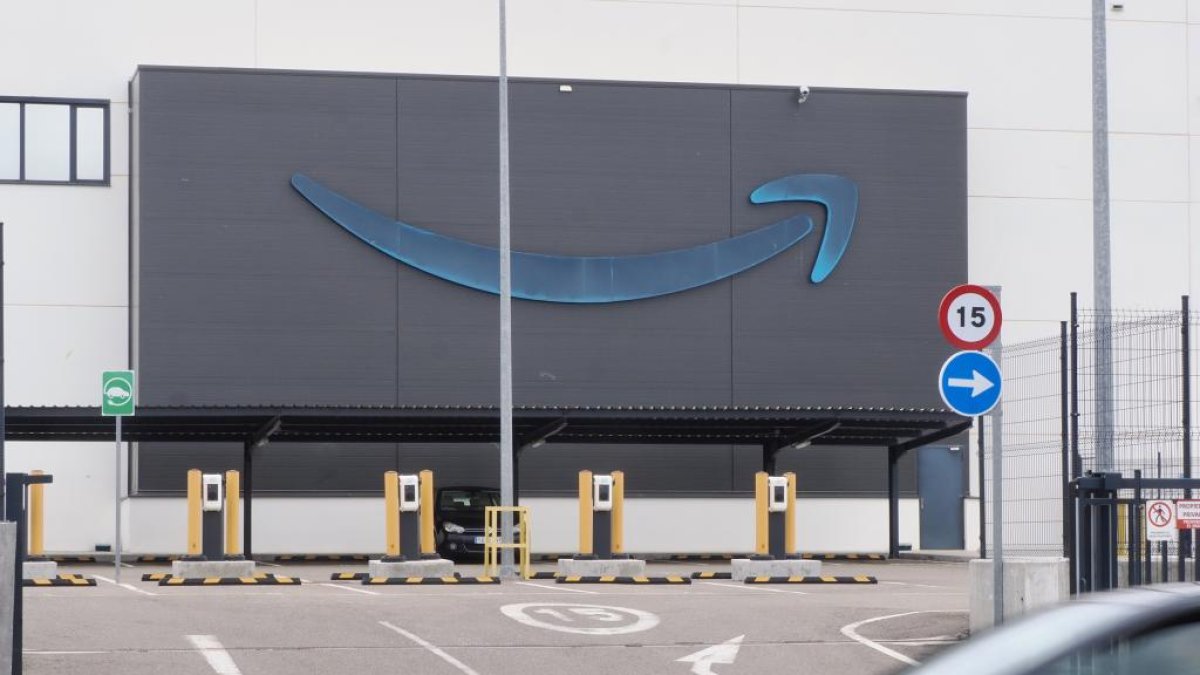 Estación logística de Amazon desde la que se gestiona el envío de paquetes en Castilla y León.