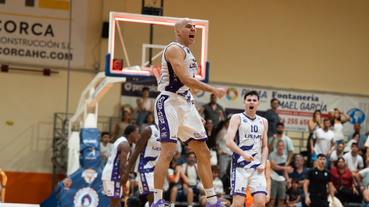 Pau Isern festeja eufórico el agónico y épico triunfo en Morón.