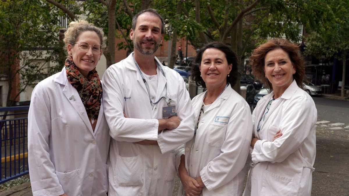 Enfermeros y médicos investigadores del Hospital Clínico Universitario