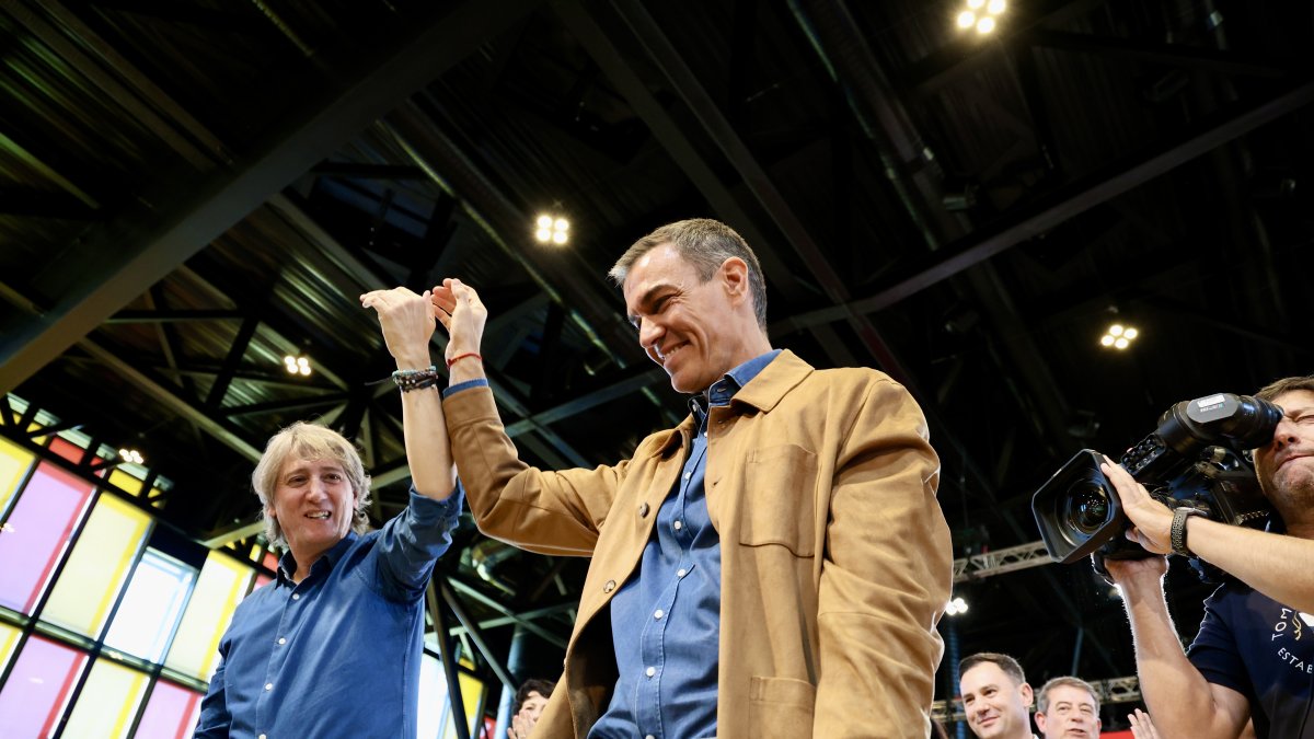 Carlos Martínez y Pedro Sánchez en la clausura de las jornadas de LeónICAL
