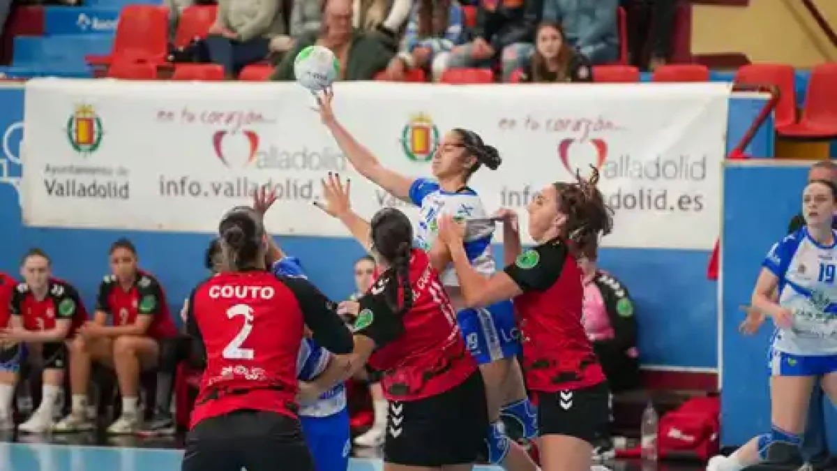 Una acción del partido entre Aula y Morvedre en Huerta del Rey.