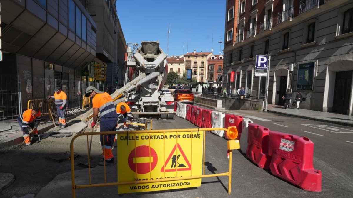 Obras de Aquavall en la plaza Madrid.
