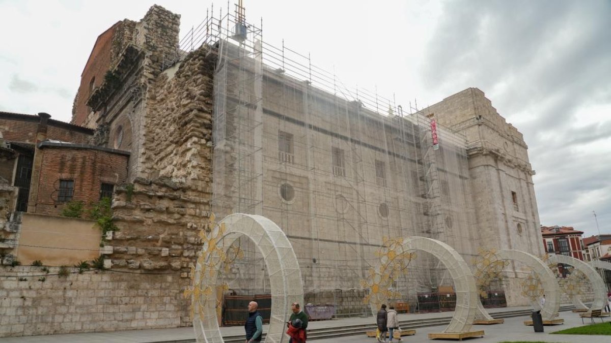 Andamios en la Catedral de Valladolid