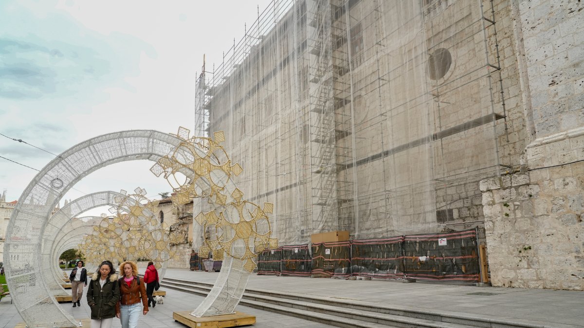 Andamios en la Catedral de Valladolid