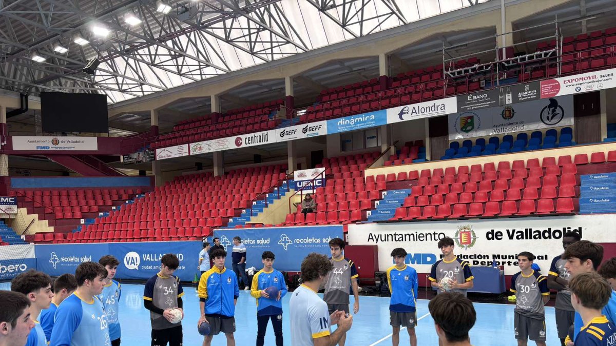 Tecnificación con los porteros del Recoletas con Iñaki Malumbres.