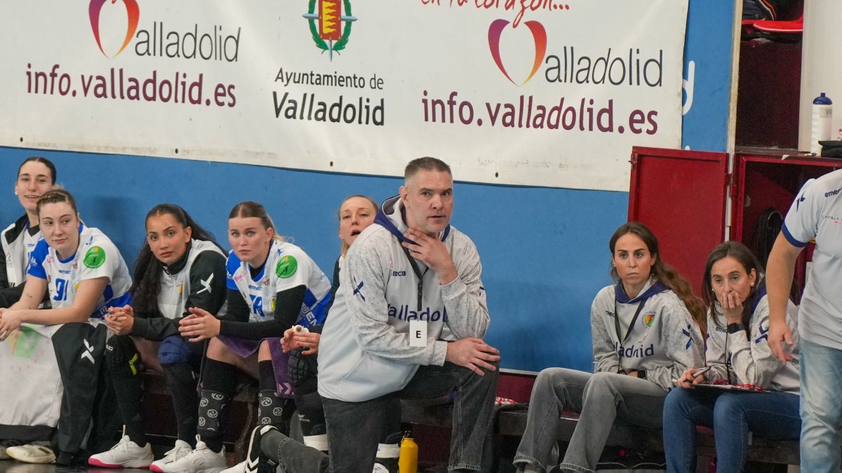 Salva Puig, en la banda en el último duelo del Aula.