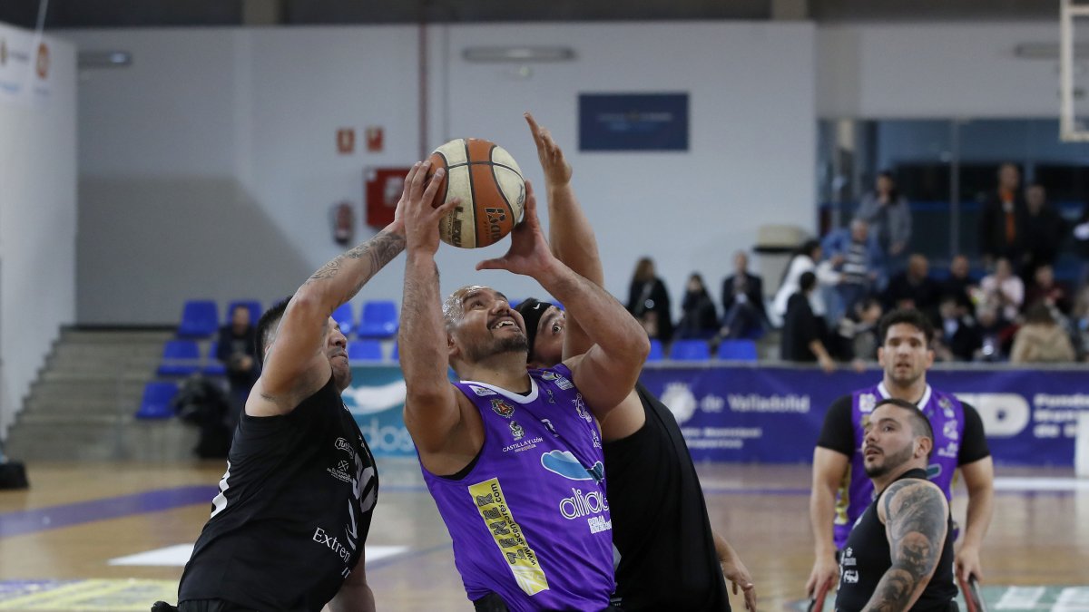 Acción del partido en un intento de tapón.