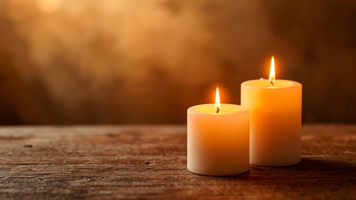 Las velas simbolizan la intención y la luz interior de los amarres de amor.