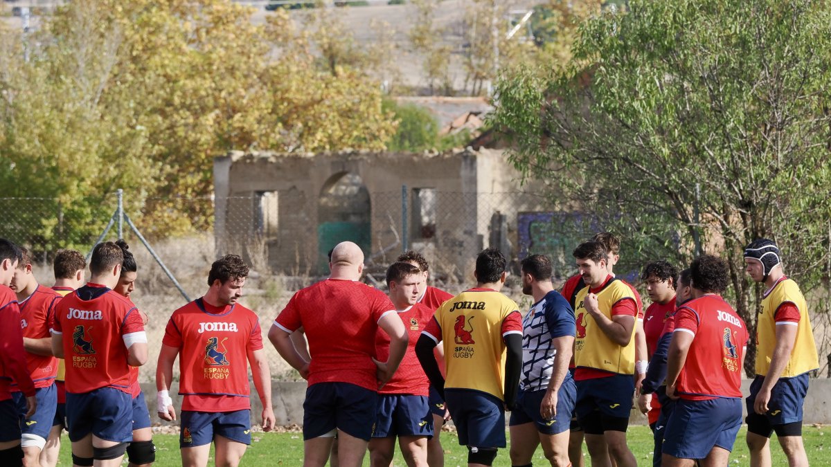 El 'XV del León' entrenando en los Campos de Pepe Rojo de Valladolid.