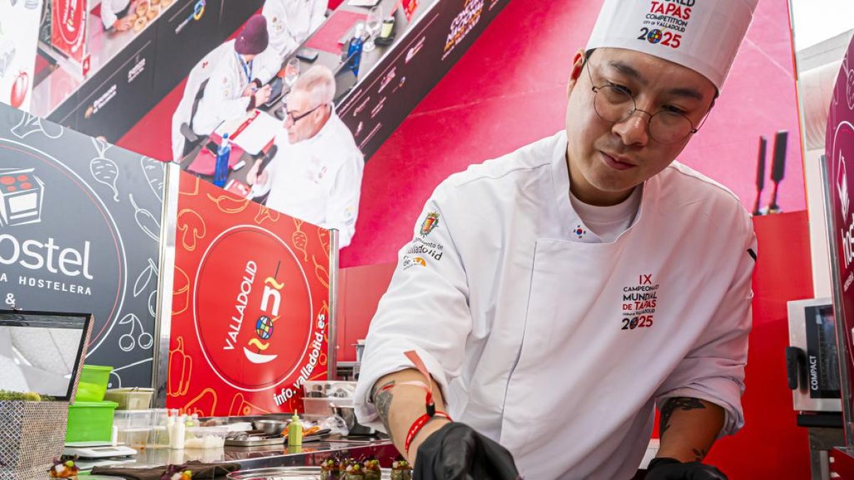 Los chef internacionales cocinan sus tapas en el Mundial del Valladolid.