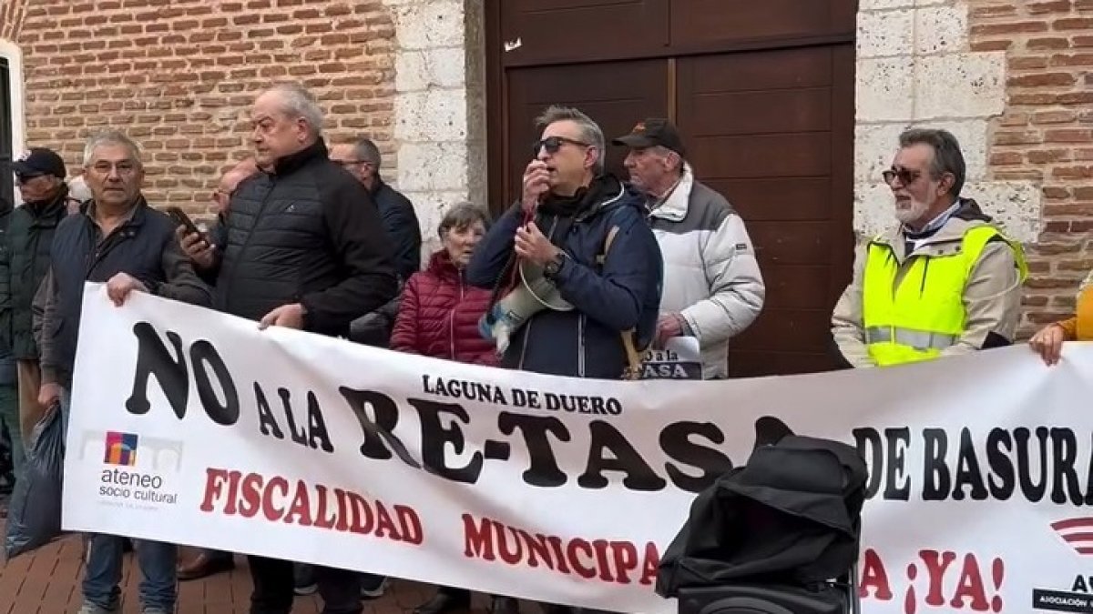 Manifestación en Laguna contra la tasa de basuras