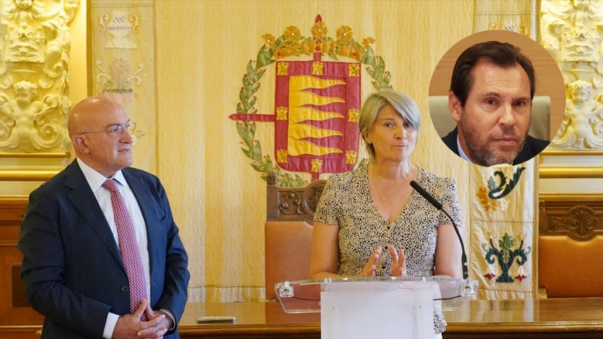 Carnero junto a Hélène Valenzuela y en miniatura, Óscar Puente