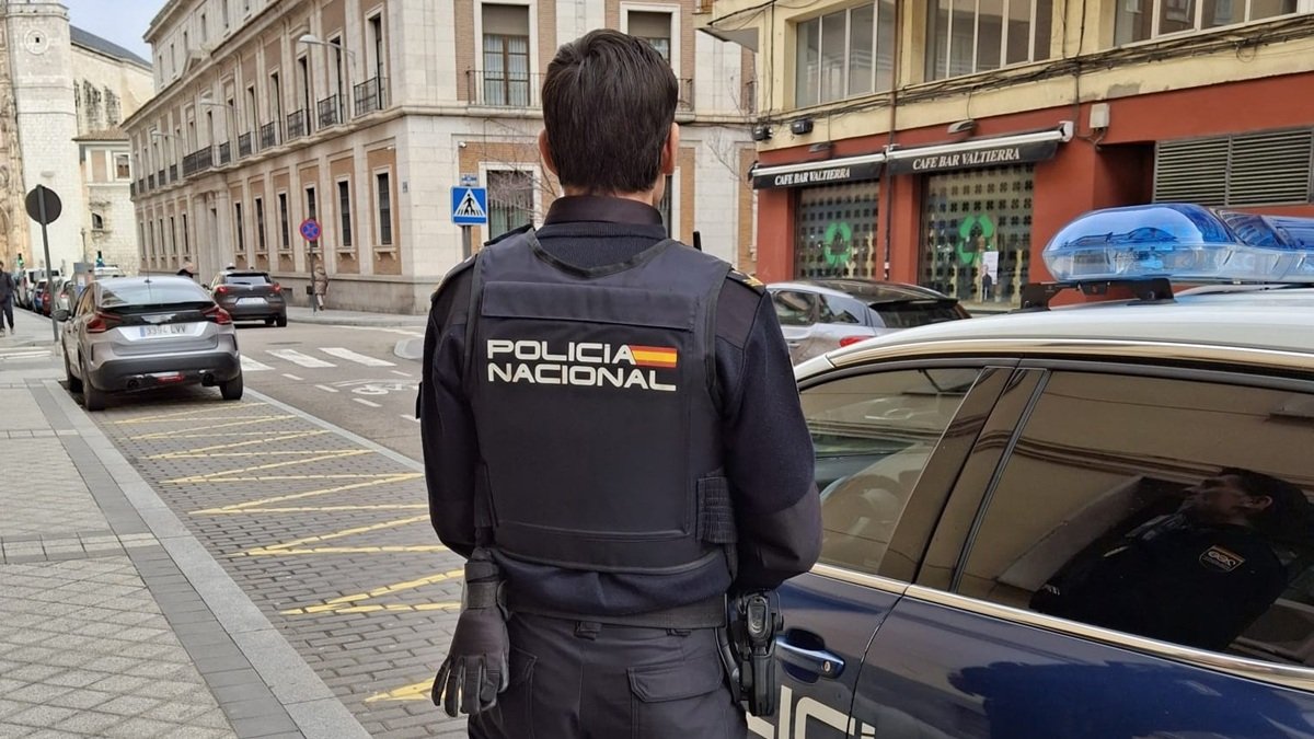 Agente de la Policía Nacional en Valladolid.