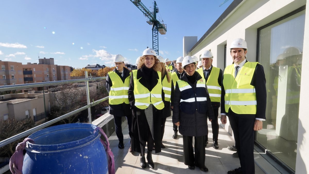 La ministra de Vivienda visita las obras de construcción de una promoción de viviendas en Covaresa.