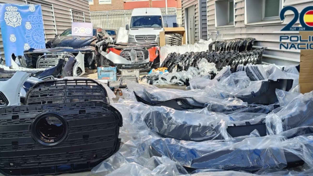 Piezas de automoción encontradas por la Policía Nacional.