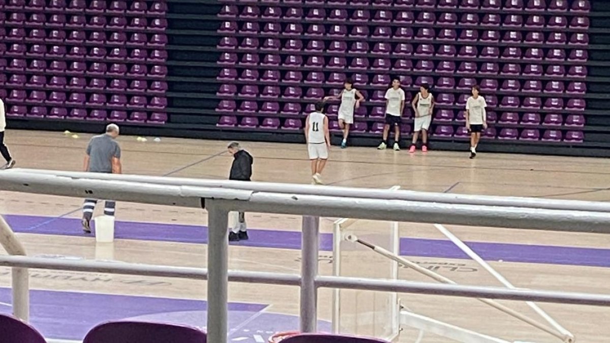 El gerente de la FMD Santiago Hidalgo, en su visita a Pisuerga.