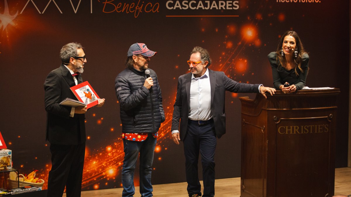 El Tenor Zapata junto al Mago Moré y Santiago Segura, a su lado Beatriz Ordovas de Christie´s