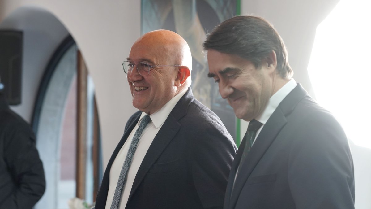 El alcalde de Valladolid, Jesús Julio Carnero, y el consejero de Medio Ambiente, Vivienda y Ordenación del Territorio, Juan Carlos Suárez Quiñones.