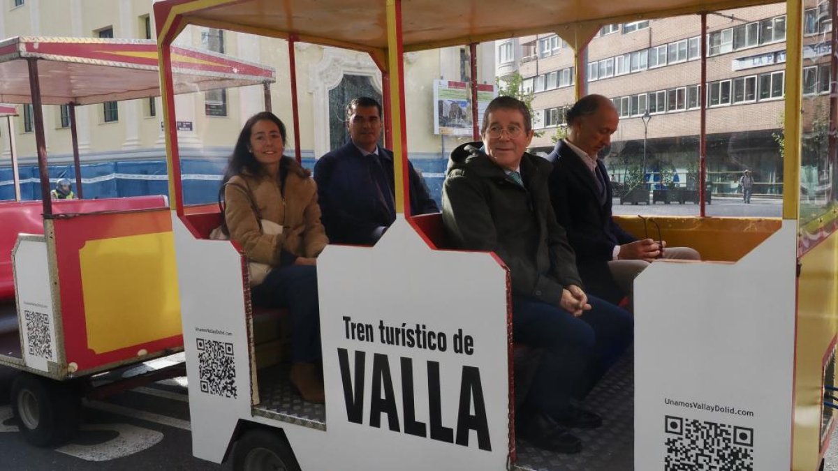 Carlos Magdaleno subido al tren de la CEOE para exigir el soterramiento