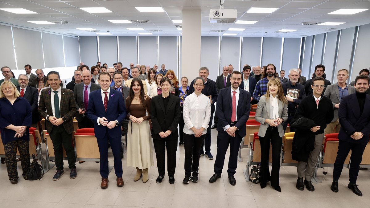 El presidente de la Diputación de Valladolid, Conrado Íscar, presenta la Milla de Oro del Vino de la provincia ante destacadas asociaciones empresariales madrileñas.