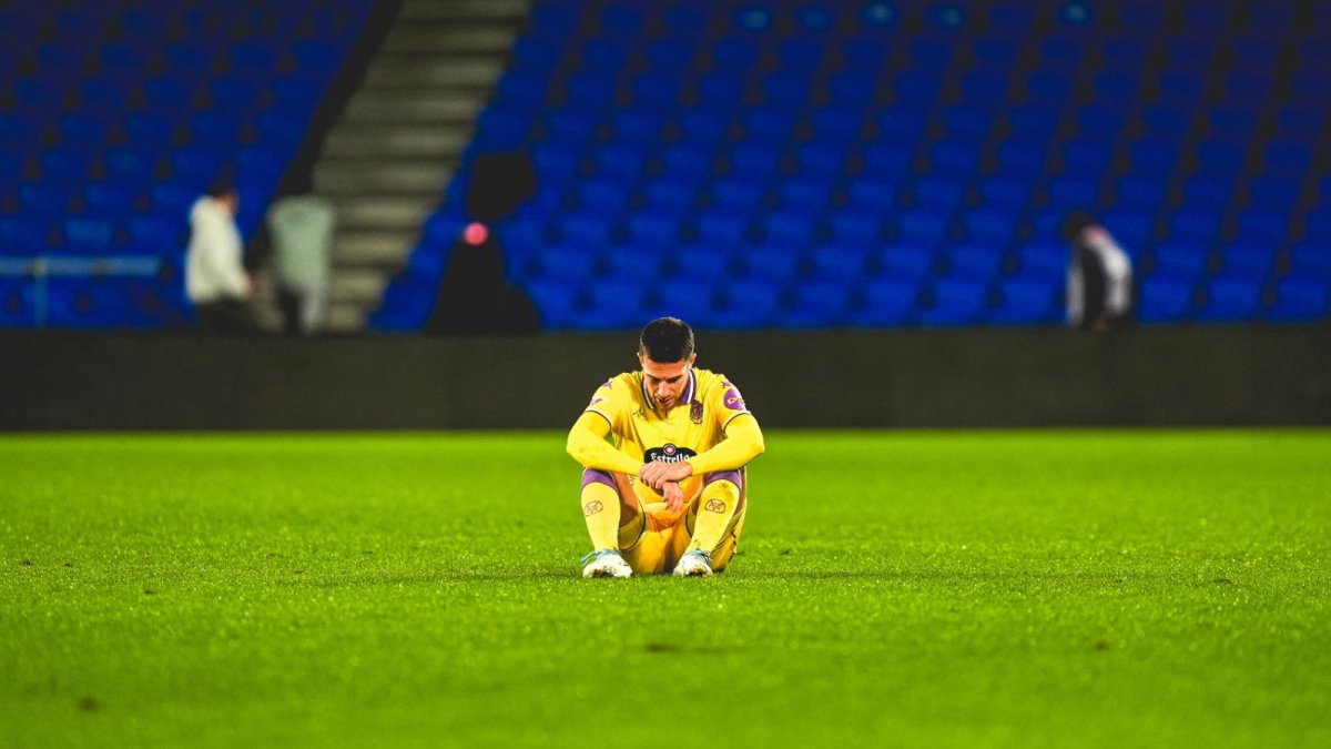 Pablo Tomeo, resignado en el partido ante la Real Sociedad B.