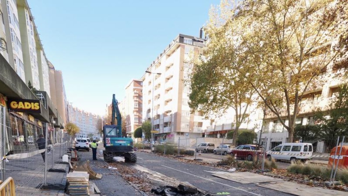Una imagen de archivo de obras de la red de calor en Parquesol.