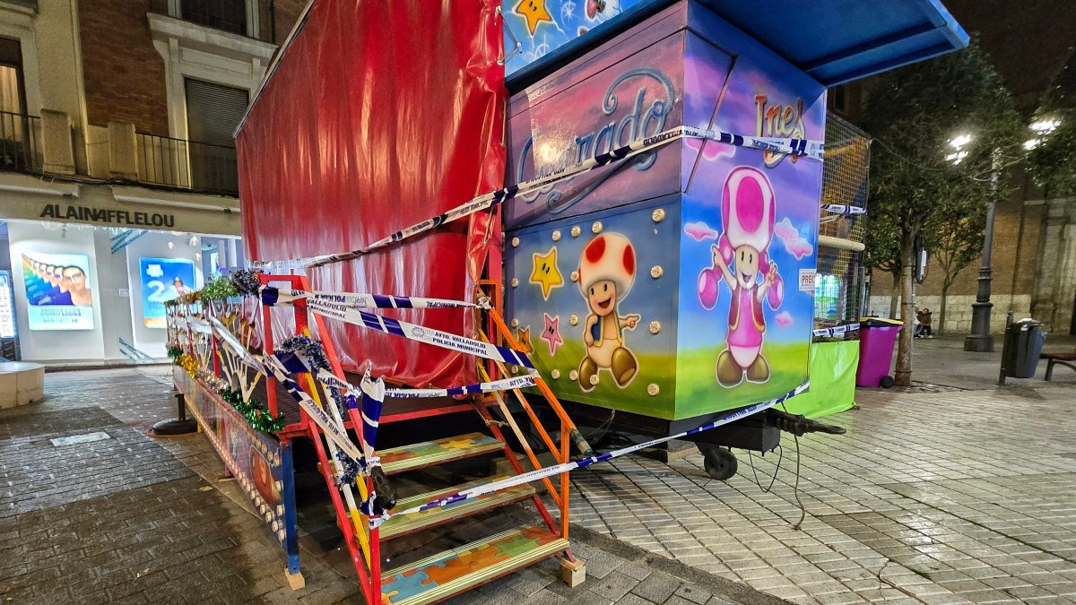Carrusel precintado en la plaza San Andrés
