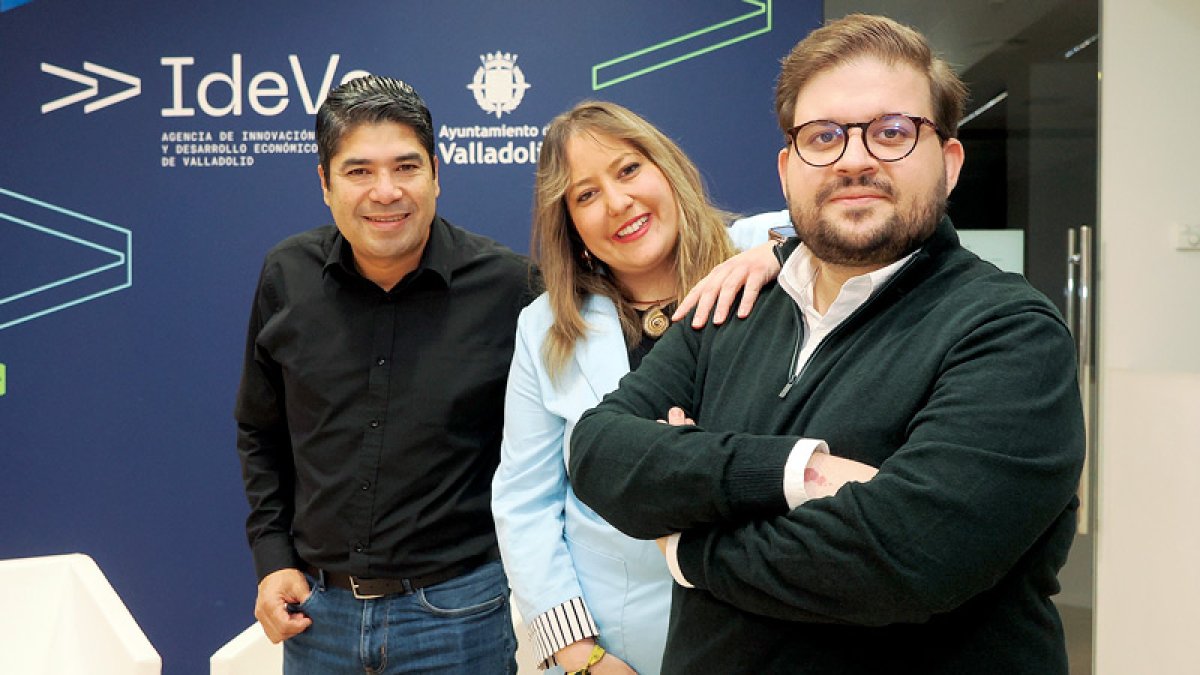 Jean Hernández de Idea Food Center, Sheila Villacé de DQ Trabajo Social y Pablo González de BVE Agency