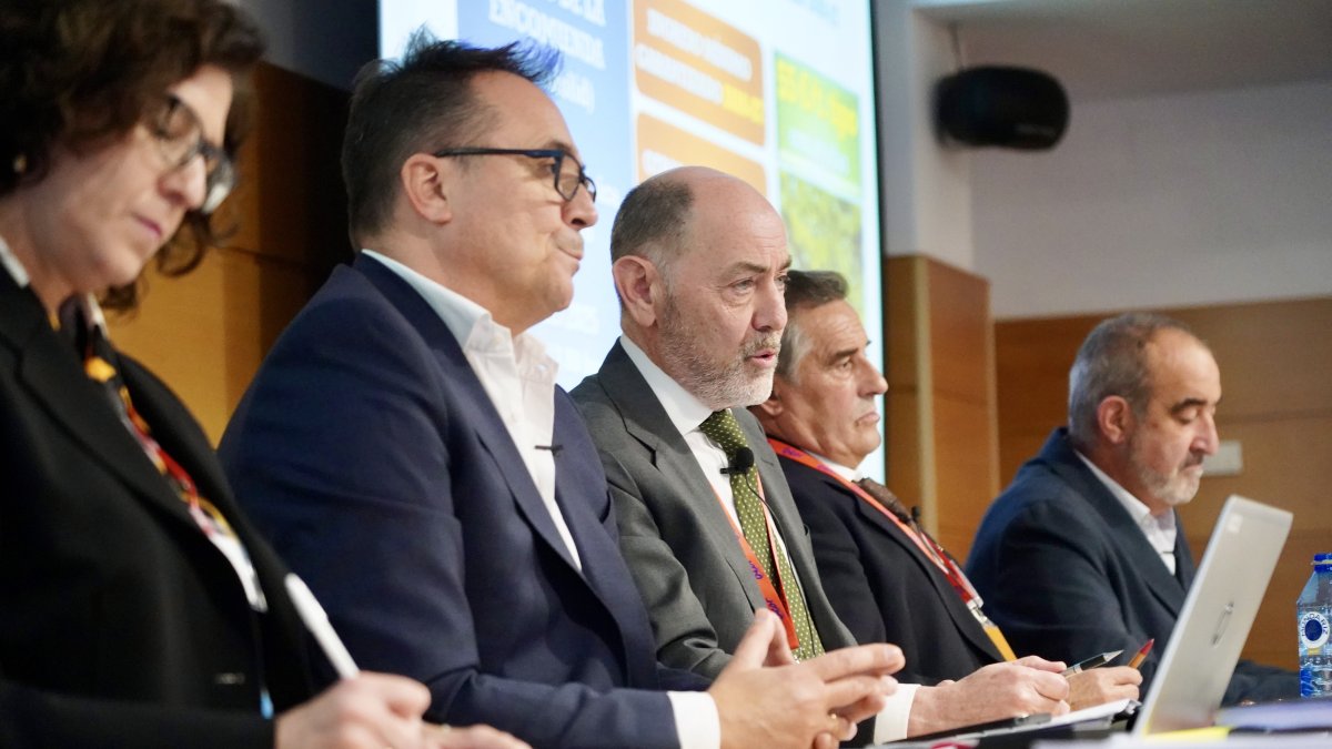 Jesús Posadas preside la Asamblea General de Delegados.