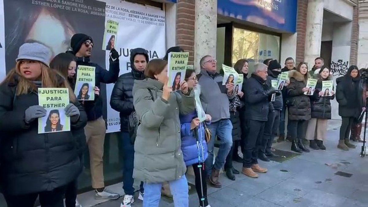 La familia  y amigos de la joven desaparecida y hallada muerta en Traspinedo hace casi cuatro años exigen 