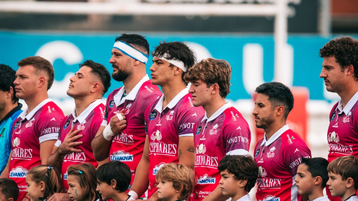 Jugadores del VRAC en fila previa al duelo copero ante Ordizia.