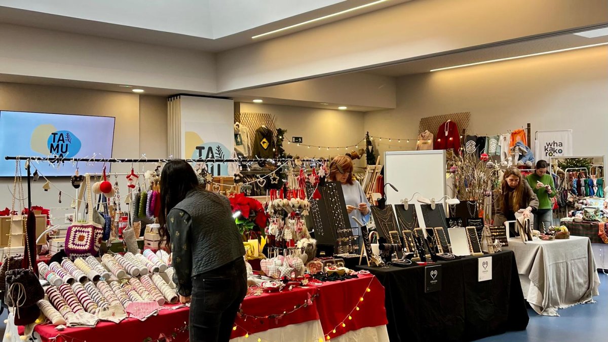 Un puesto del mercado navideño de Simancas